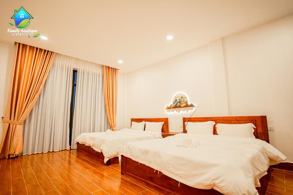 Queen room with courtyard view